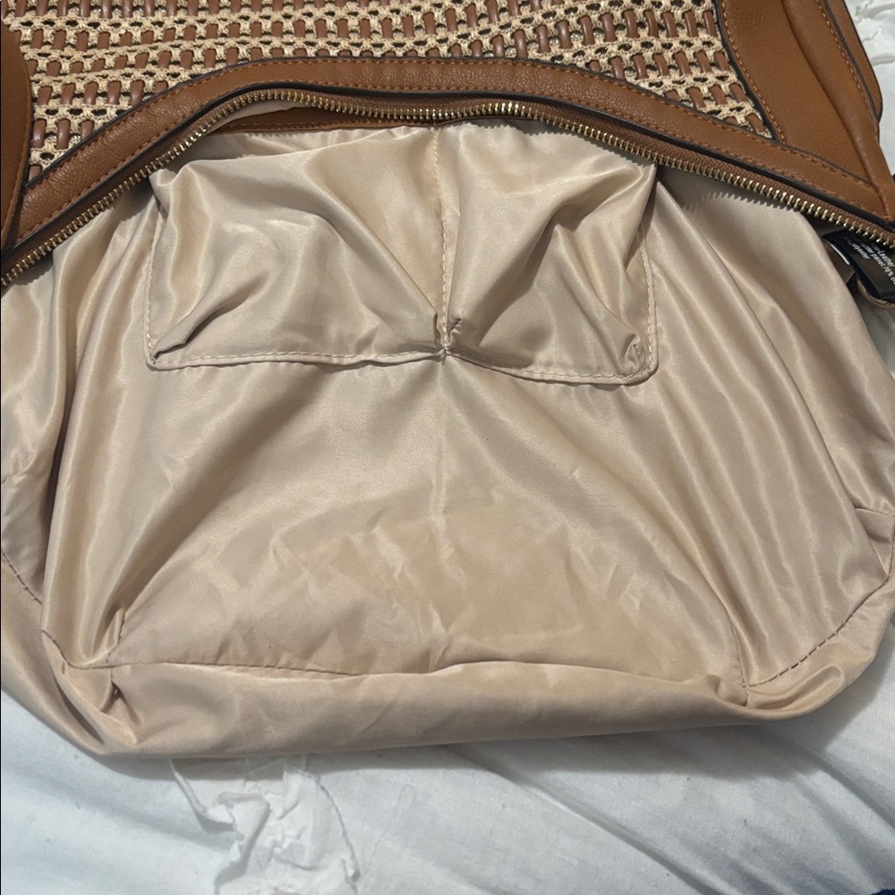 NWOT Inernational concepts shoulder bag - Picture 4 of 10